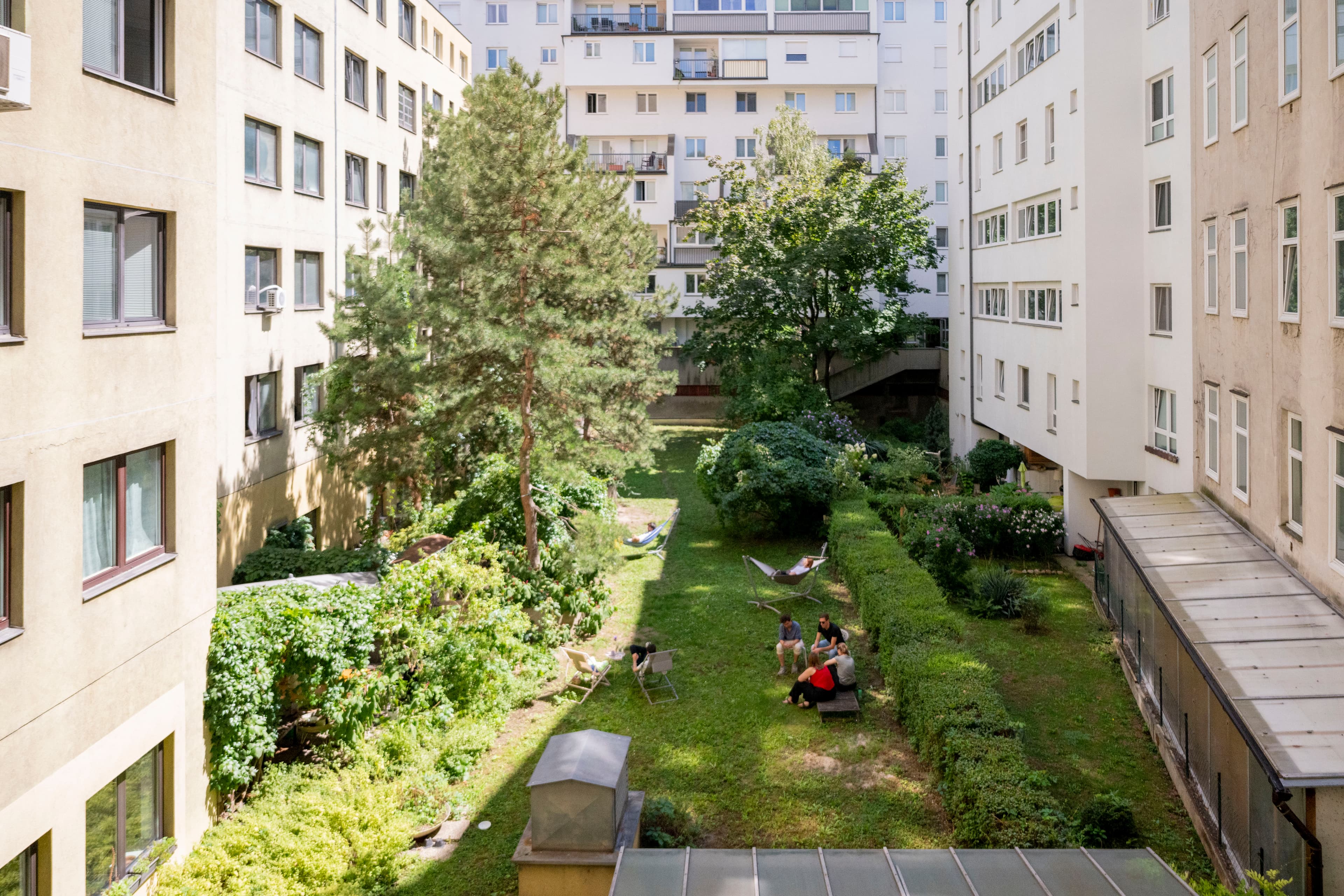 Green outdoor space for breaks