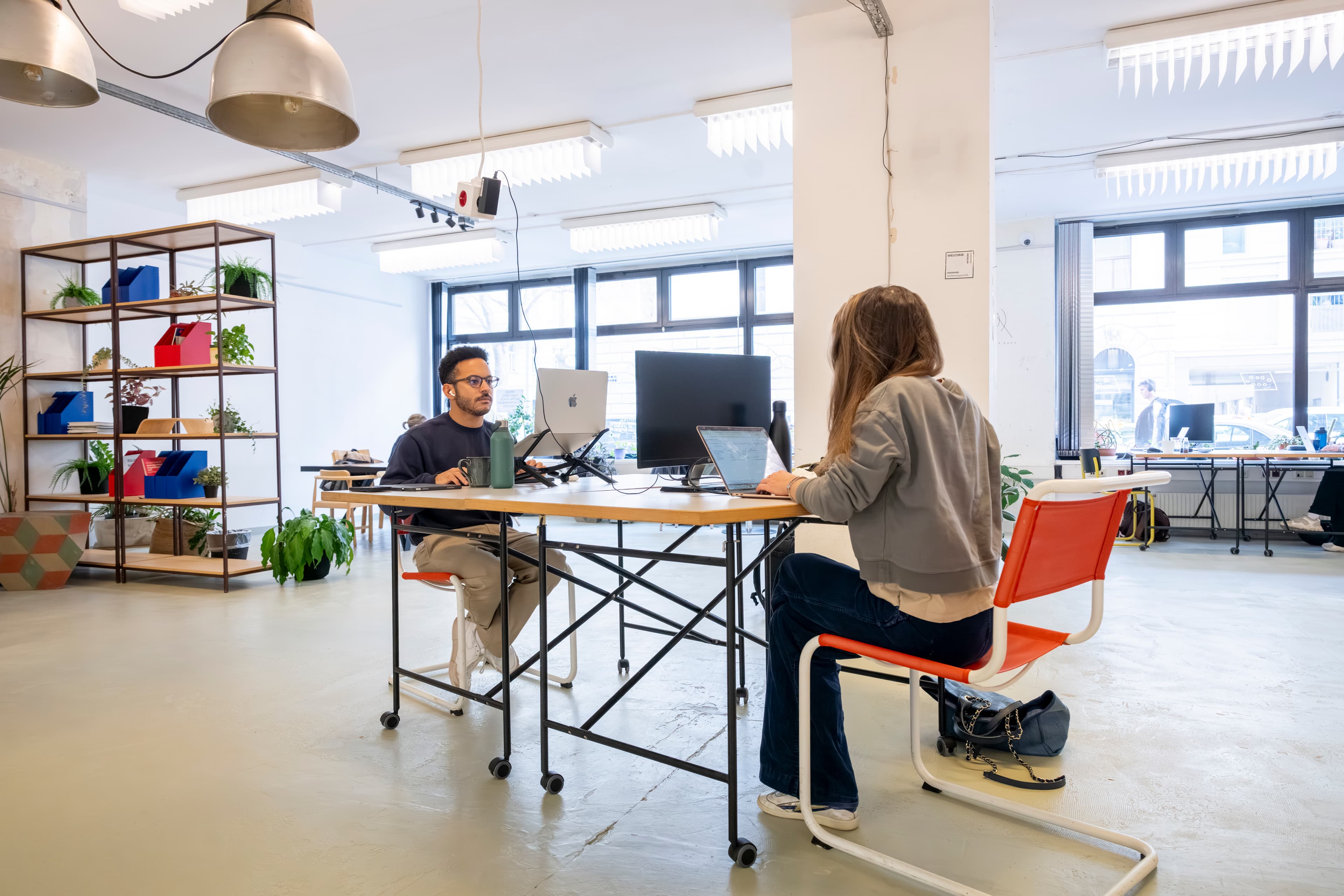 Flexible hot-desking options throughout the space